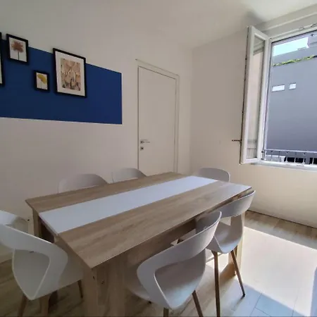 New 5-minute Walk To And Station *